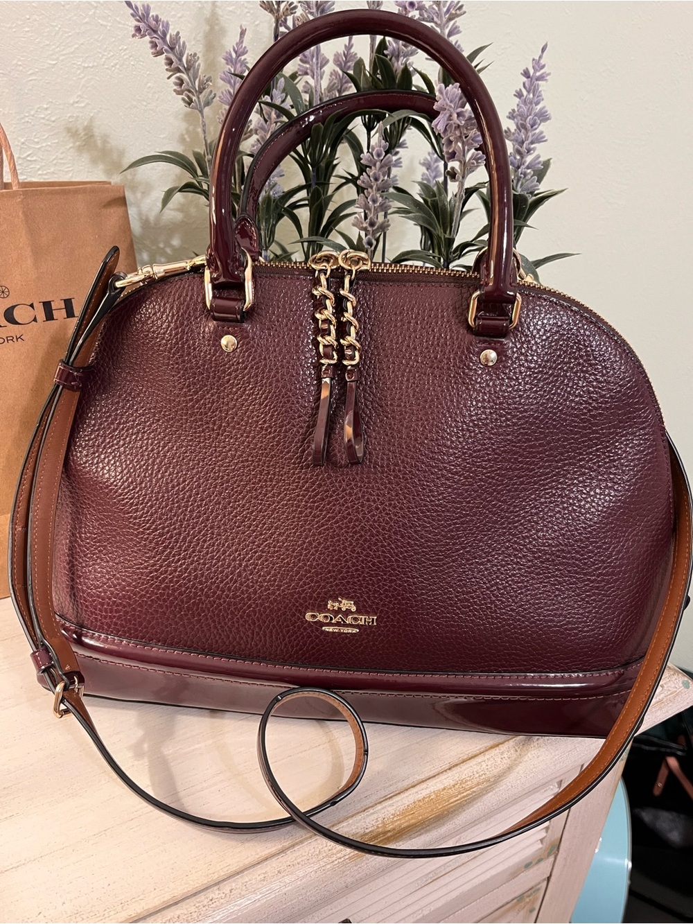 Coach Sierra Satchel Pebbled and Patent Leather in Oxblood Excellent Condition - Picture 2 of 12